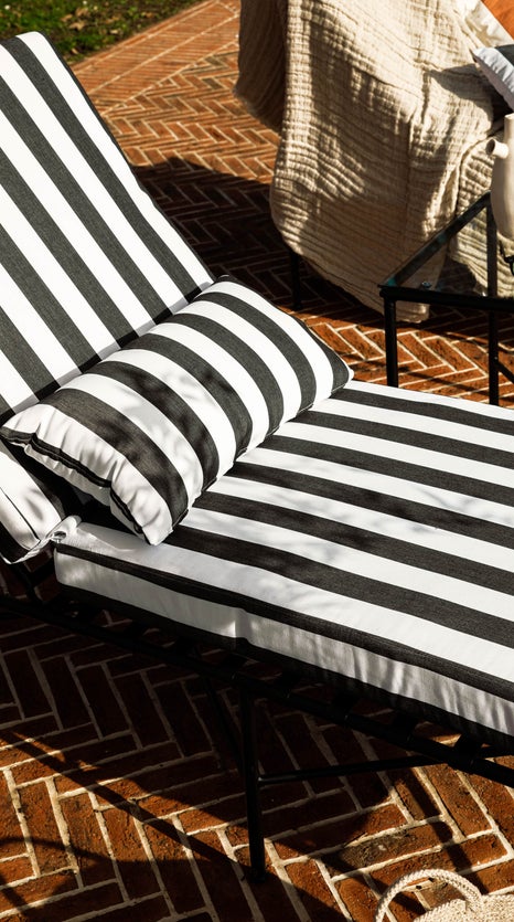 Inspiration BEL AIR Garden Lounge Chairs White black Waterproof fabric / Metal