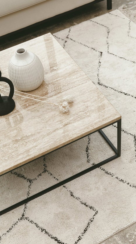 Inspiration SMOKE Couchtische Beige / Schwarz Travertin / Metall