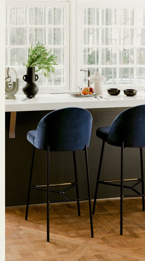 Inspiration BANE Barhocker Blau / Schwarz Samt / Metall