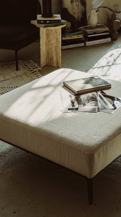 Inspiration REVOLT Poufs & tabourets Blanc / Noir Bouclette / Métal
