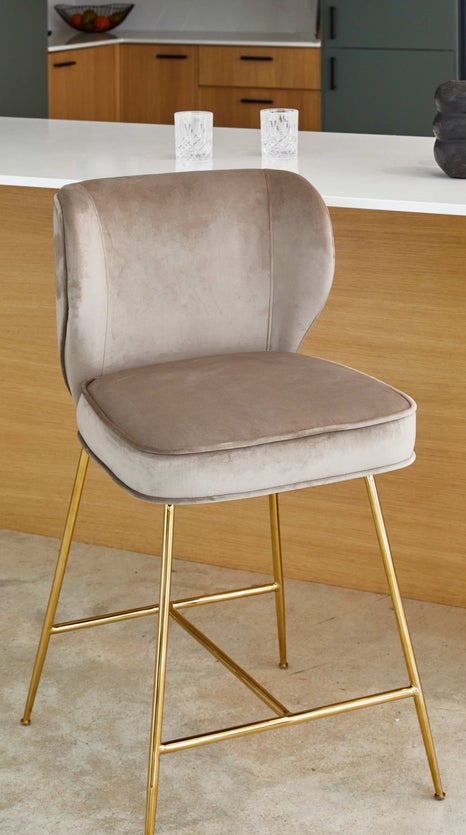 Inspiration WAYNE Barhocker Taupe / Gold Samt / Edelstahl