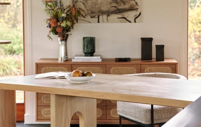 Inspiration IRIS + DANBURY Dining tables White / Natural Curly / Wood