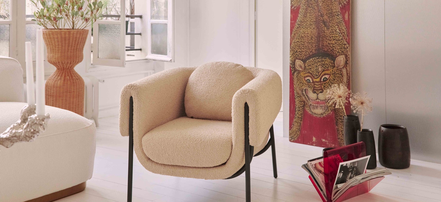 Inspiration MOCHI Armchairs Beige / Black Curly / Metal